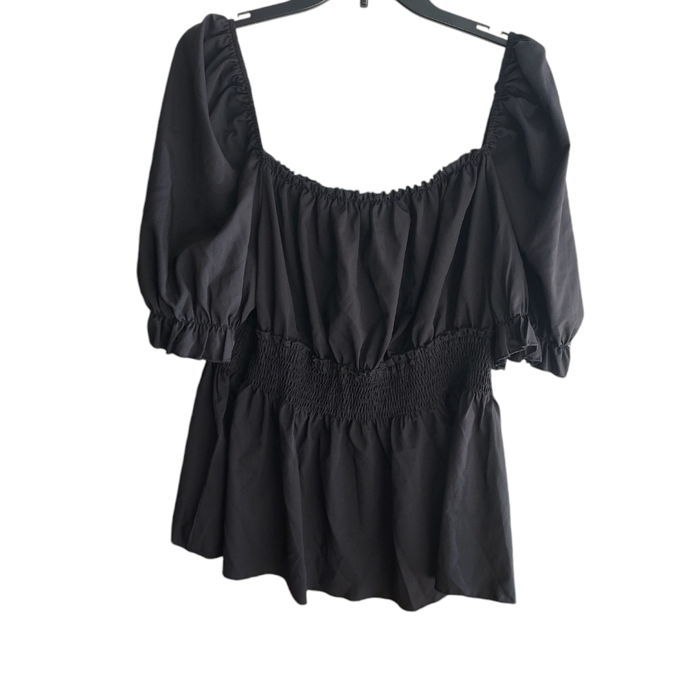 Shein curve black top. Puffy sleeve and peplum style